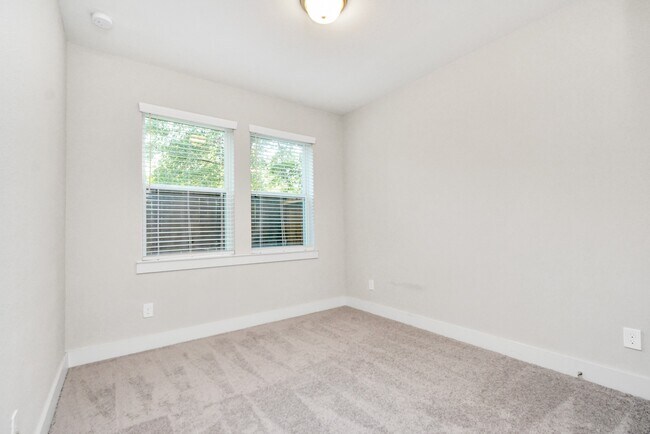 Building Photo - 708 Strawberry Pines Ct