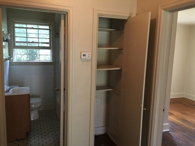 Building Photo - **AVAILABLE NOW**Midtown Columbus, GA 3 Be...