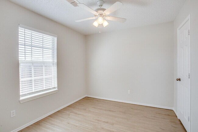 Building Photo - 9708 Avenue U