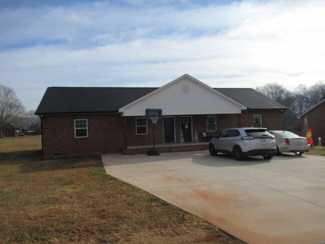 Primary Photo - Brick Duplex for Rent Just Minutes from Lincolnton!