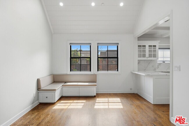 Building Photo - 4316 N Clybourn Ave