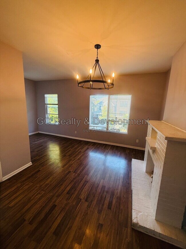 Building Photo - 6620 S Drexel Ave