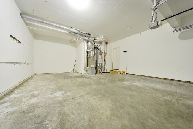 Building Photo - Nice 5 Bed / 2.5 bath house for rent in Kenmore.