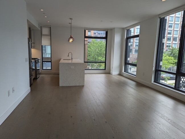 Building Photo - 40 Traveler St