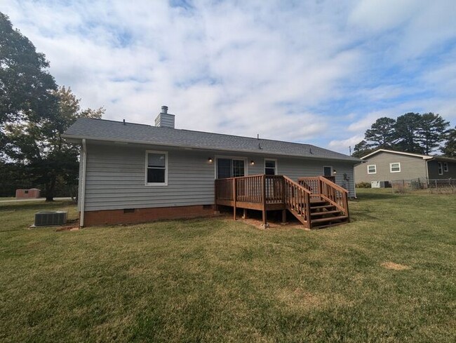 Building Photo - 3BD/2BA House in Conover, NC