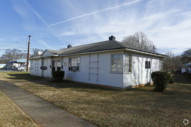 Building Photo - Plaza Terrace Senior Apartments 55+