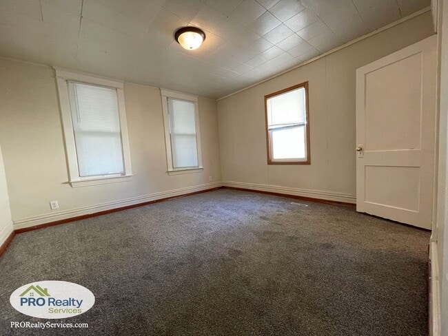 Building Photo - 3 Bedroom Plus Den Home