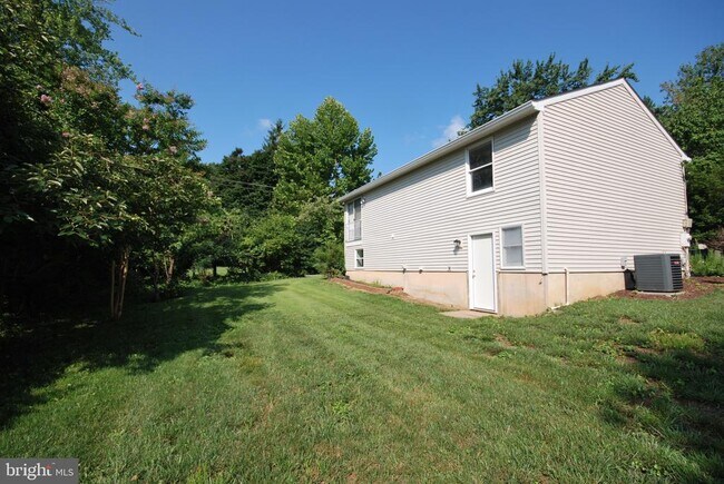 Building Photo - 8034 Andiron Ln