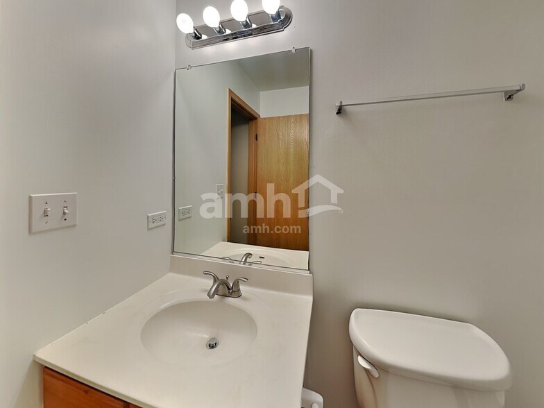 Building Photo - 3217 Kenilworth Ln