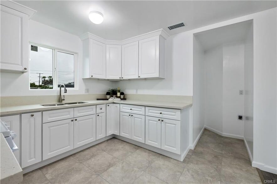 Building Photo - 527 W 119th St