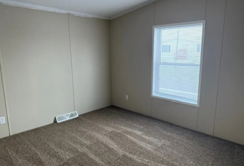 Building Photo - 402 Hunt Club Dr