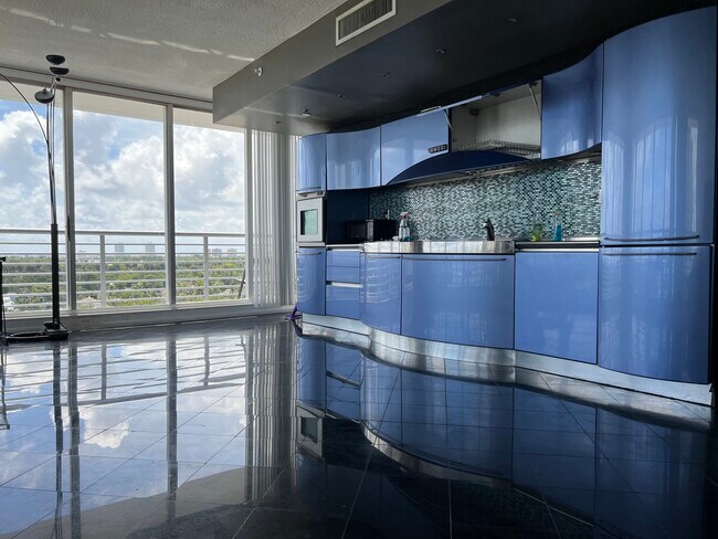 Building Photo - 1720 Harrison St