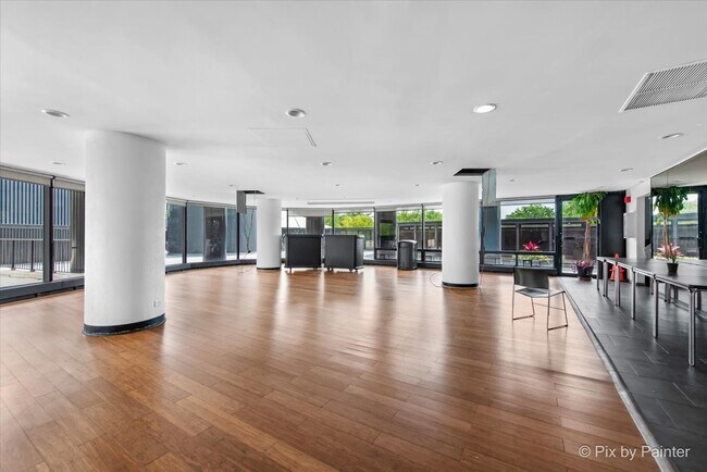 Building Photo - 5415 N Sheridan Rd