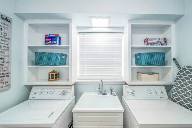 Building Photo - 2908 Stetson St