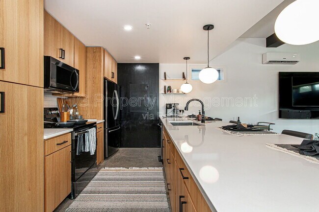 Building Photo - 3415 N Broadway