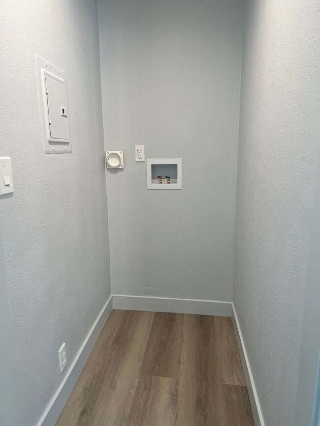 Building Photo - 3-bedroom, 2-bath home move-in ready