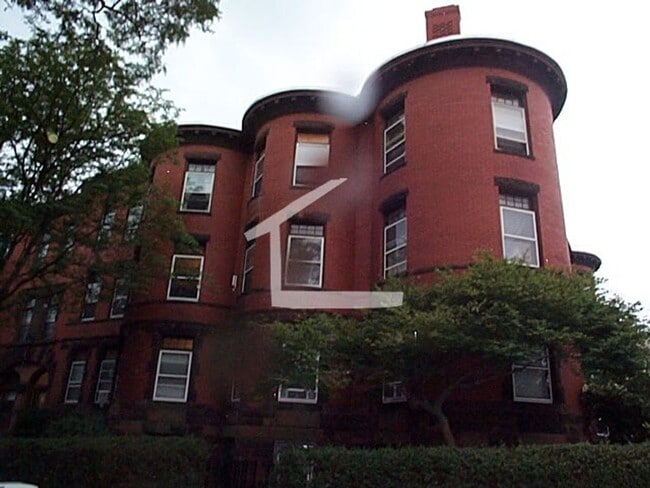 Building Photo - 1885 Beacon St