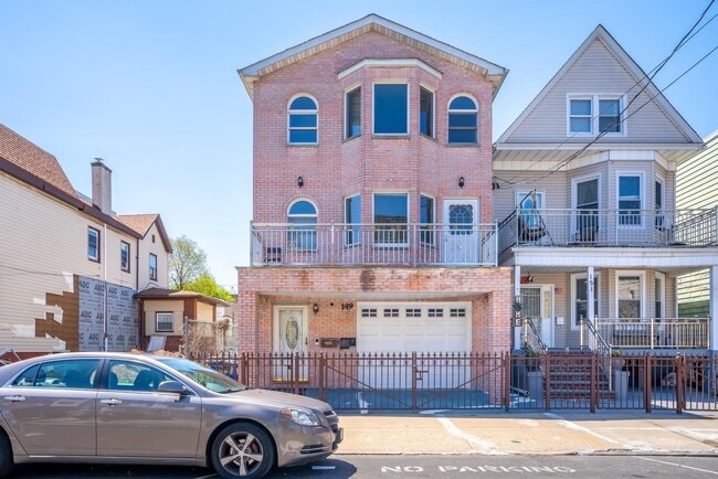 Primary Photo - 149 Clinton Ave