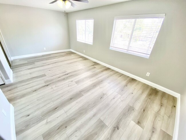 Building Photo - STUNNING 2 BEDROOMS 2.5 BATHROOMS TWO STORY TOWNHOUSE IN GATED COMMUNITY!