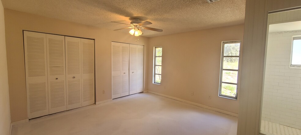 Building Photo - 5415 SW 20th St