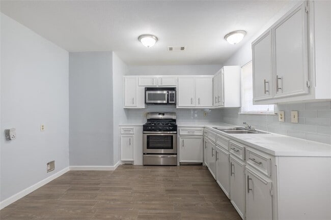 Building Photo - 606 West St