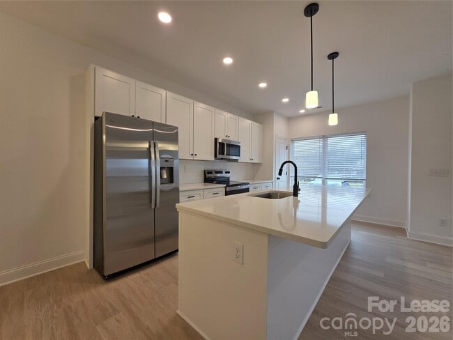 Building Photo - 420 S Shaver St