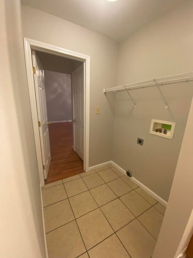 Building Photo - 422 Hodge St