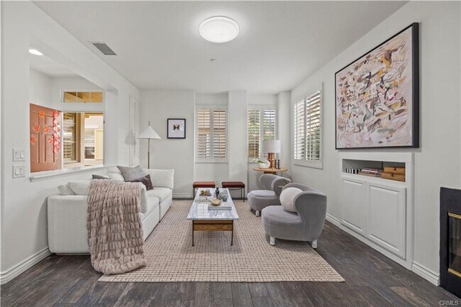 Building Photo - RECENTLY RENOVATED 3 BED, 3 BATH CONDO! $4,500 (OAK CREEK-IRVINE)