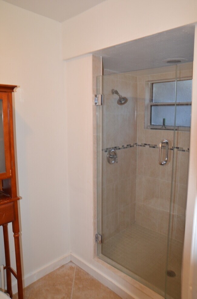 Building Photo - Cute and Updated 3/2 Pool Home House in Willow Creek (Loch Hart Area)