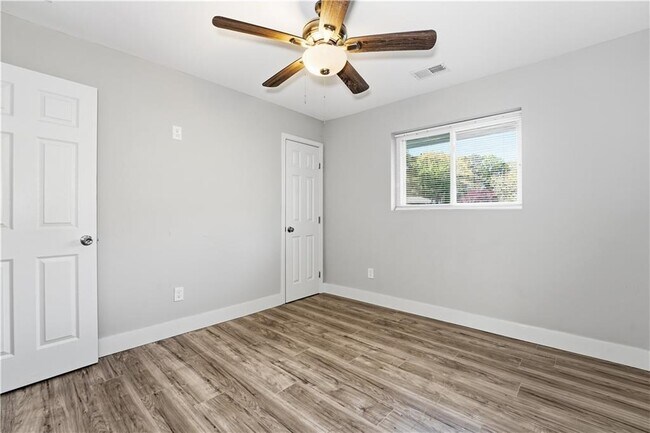 Building Photo - 1735 Carter Cir
