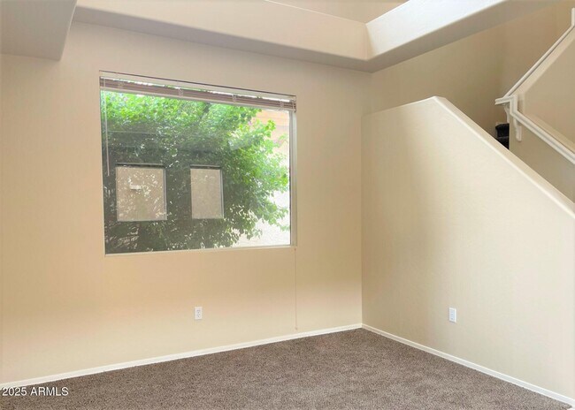 Building Photo - 1529 E South Fork Dr