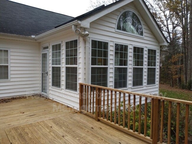 Building Photo - 7106 Holly Glen Ct