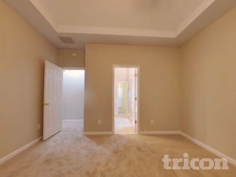 Building Photo - 1060 Middlebrooke Dr