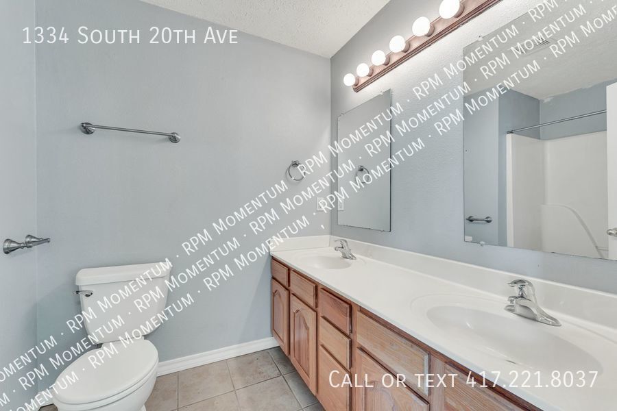Building Photo - 1334 S 20th Ave