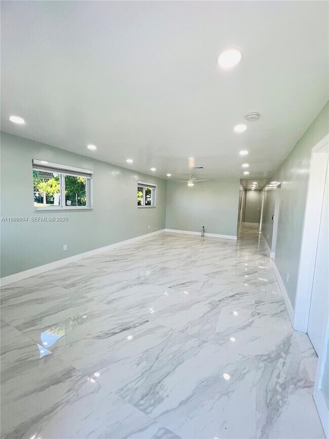 Building Photo - 10370 SW 174th Terrace