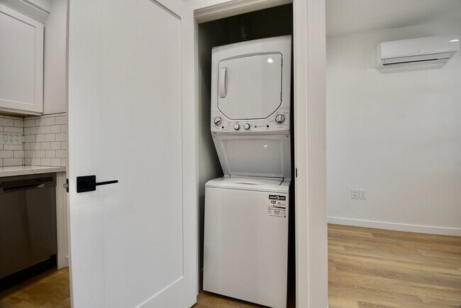 Interior Photo - 5754