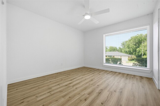Building Photo - 3013 Conejos Dr