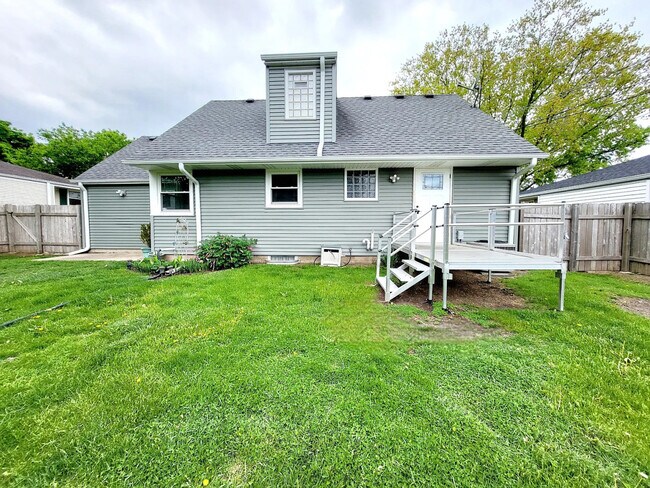 Building Photo - W158N9026 Charles Dr