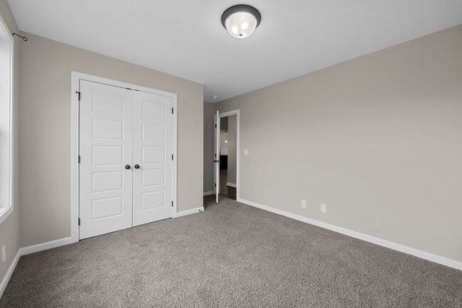 Building Photo - 710 Gleason Dr