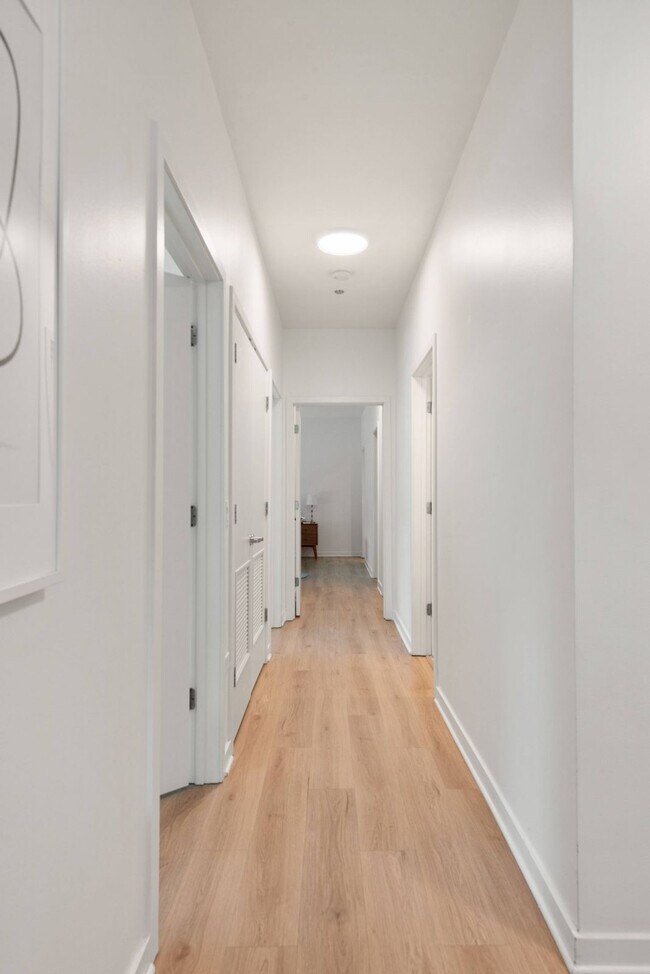 Building Photo - 365 N Halsted St