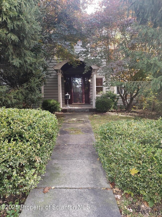 Building Photo - 215 Grove St