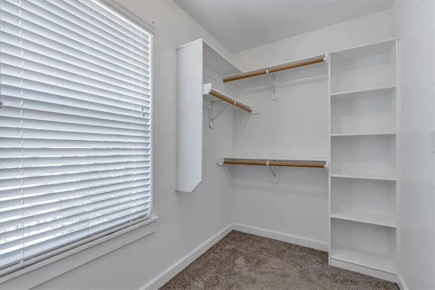 Building Photo - 1736 S 39th Pl