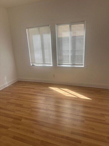 1st bedroom - 1937 1/2 S Harcourt Ave