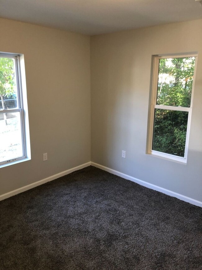 Building Photo - 3 bedroom, 1.5 bath house