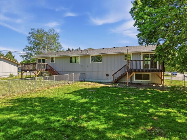 Building Photo - 2705 N Robie Ct
