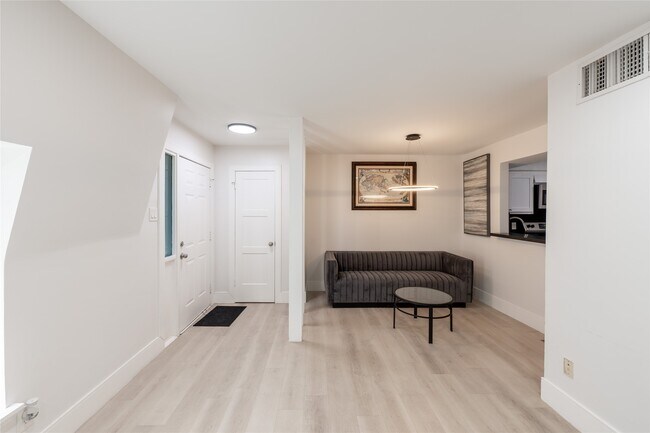 Building Photo - 2601 Marilee Ln