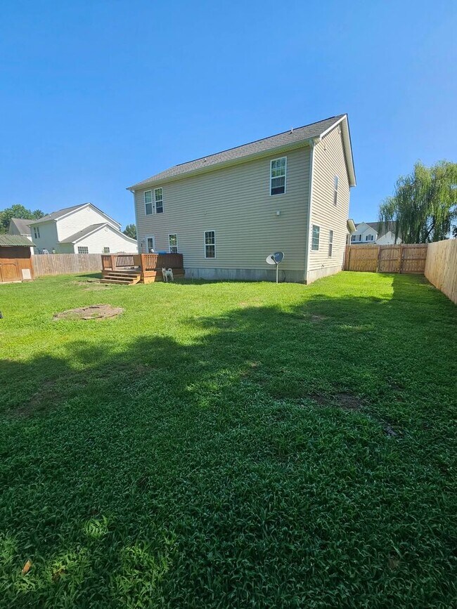 Building Photo - Nicely Updated 5 Bedroom Home!