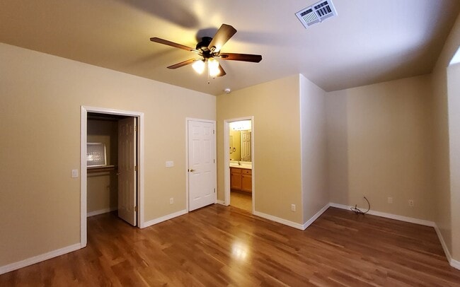 Building Photo - Three Bedroom Home