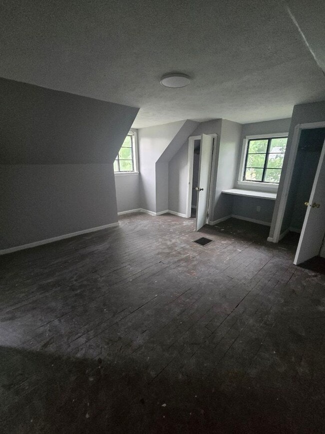 Building Photo - 14205 Sylvia Ave