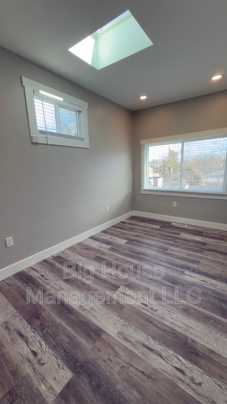 Building Photo - 247 Farragut St NW